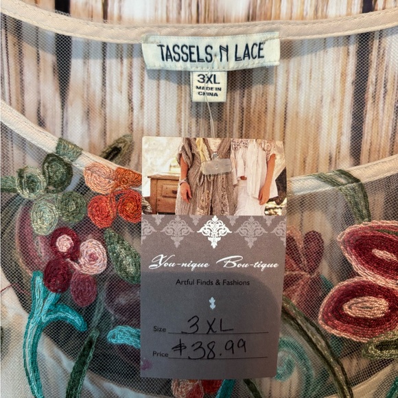 Embellished Short Sleeve Blouse - Picture 3 of 4